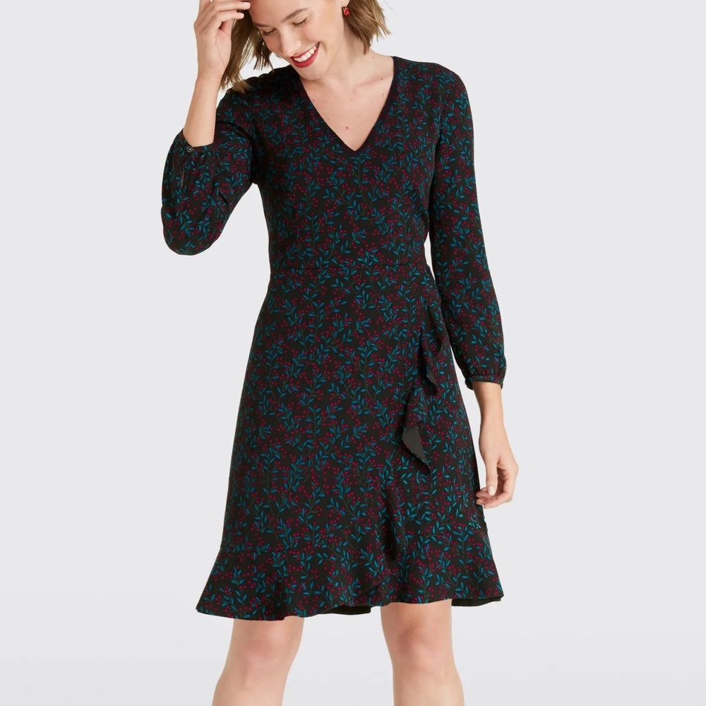 EUC Draper James Winter Berry Flutter Dress Size 4